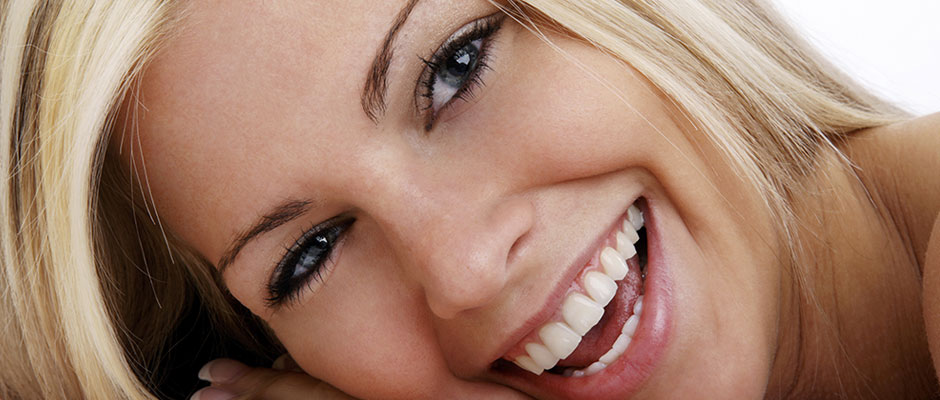 LXP Lifexpe Life Experiences teeth care dental veneers beautiful blond woman smiling smile